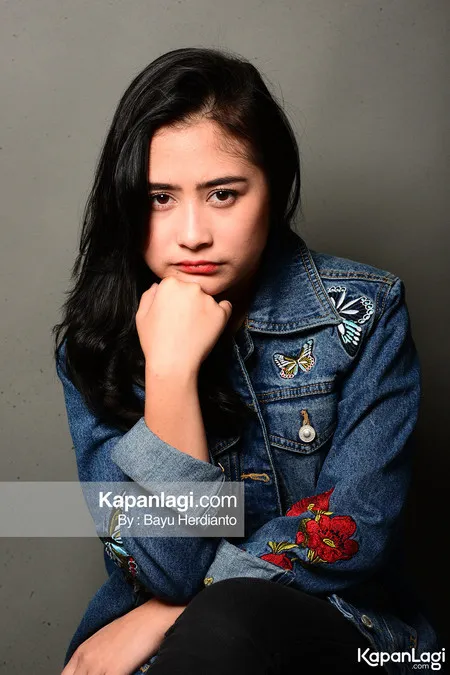 Foto Prilly Latuconsina