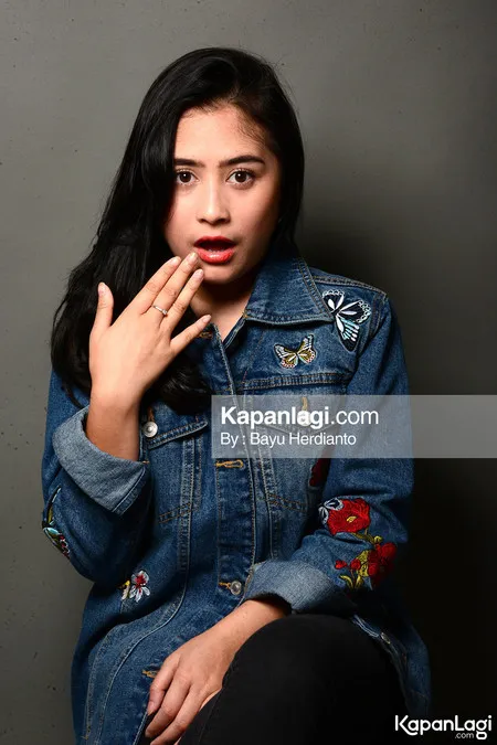 Foto Prilly Latuconsina