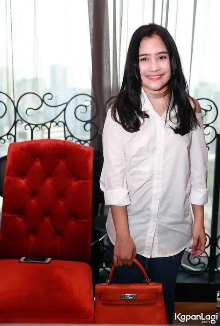 Foto Prilly Latuconsina