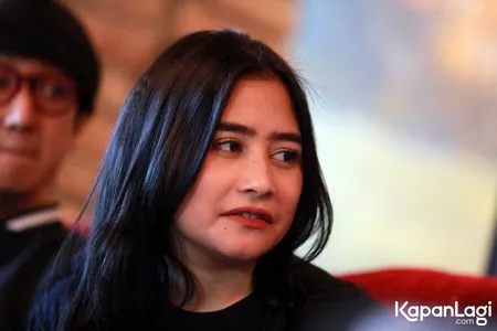 Foto Prilly Latuconsina