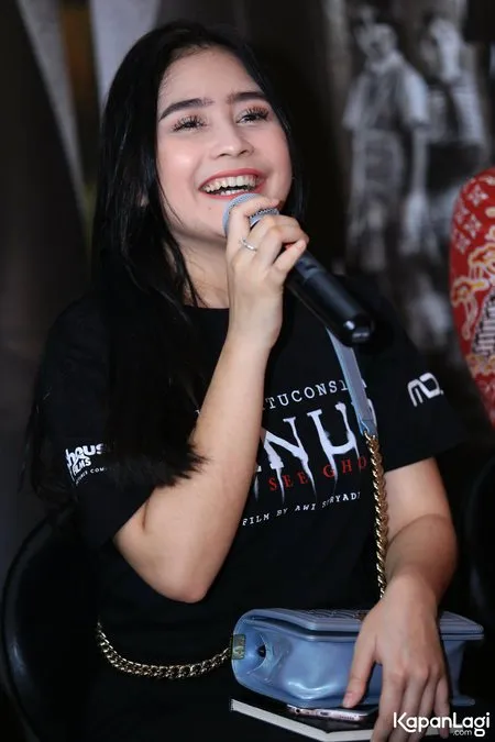Foto Prilly Latuconsina