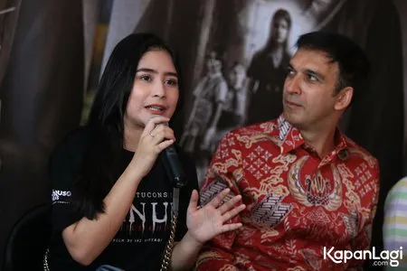 Foto Prilly Latuconsina