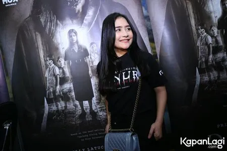 Foto Prilly Latuconsina