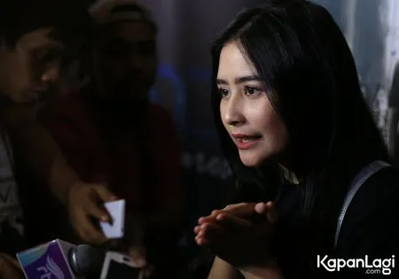 Foto Prilly Latuconsina