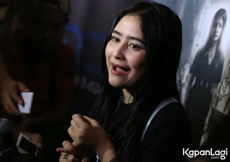 Foto Prilly Latuconsina