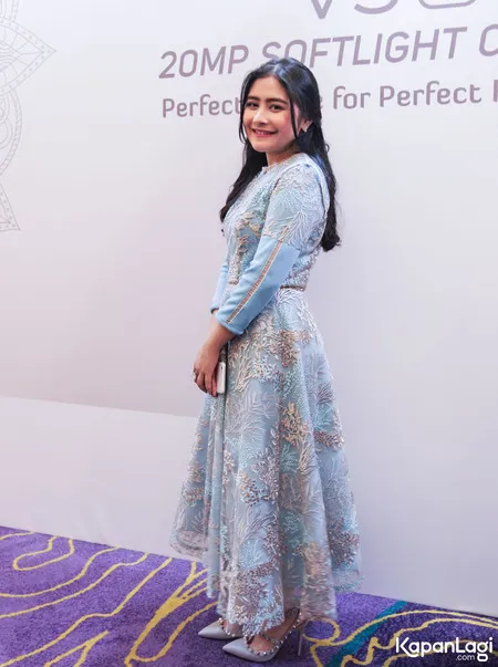 Foto Prilly Latuconsina