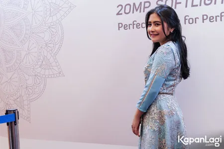 Foto Prilly Latuconsina