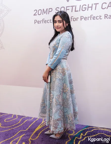 Foto Prilly Latuconsina