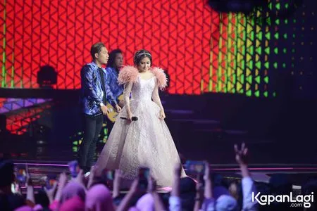 Foto Prilly Latuconsina