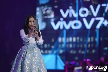 Foto Prilly Latuconsina