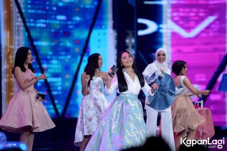 Foto Prilly Latuconsina