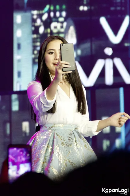 Foto Prilly Latuconsina