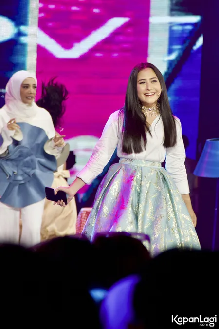 Foto Prilly Latuconsina