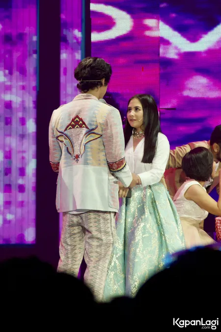 Foto Prilly Latuconsina