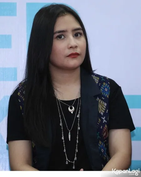Foto Prilly Latuconsina