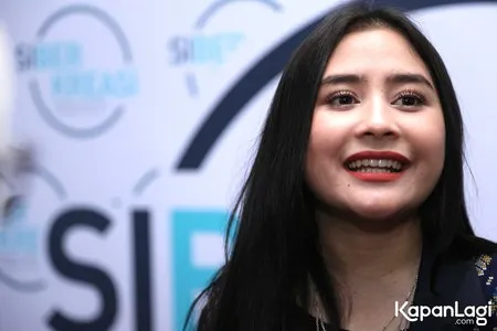 Foto Prilly Latuconsina
