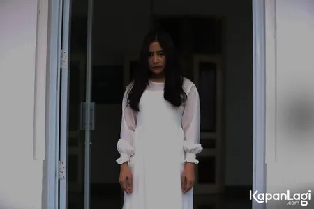 Foto Prilly Latuconsina