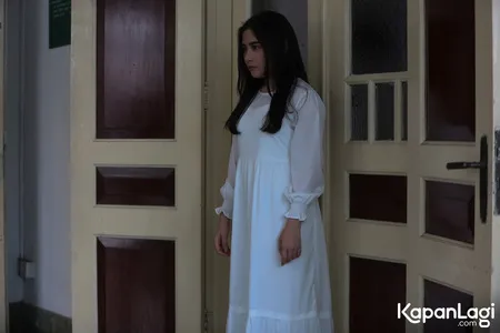 Foto Prilly Latuconsina
