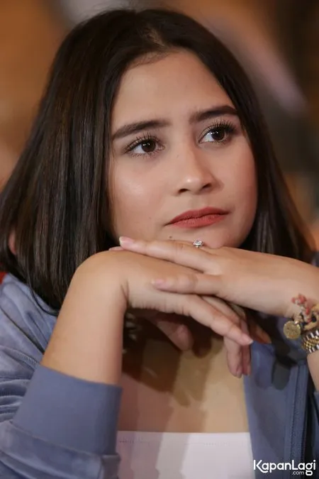 Foto Prilly Latuconsina