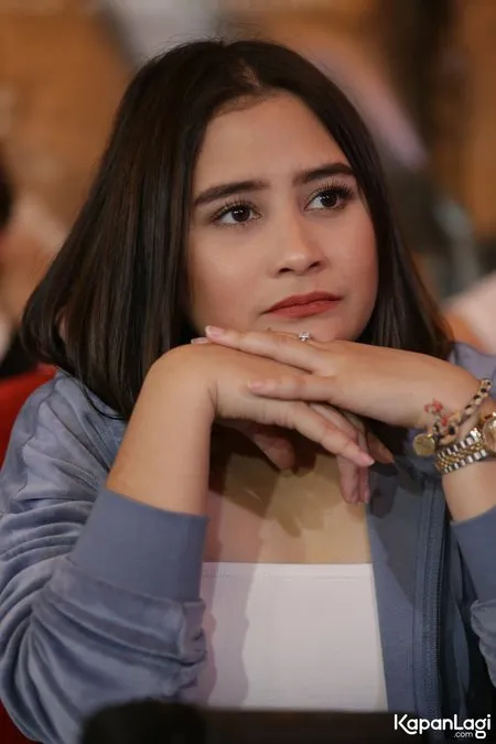 Foto Prilly Latuconsina