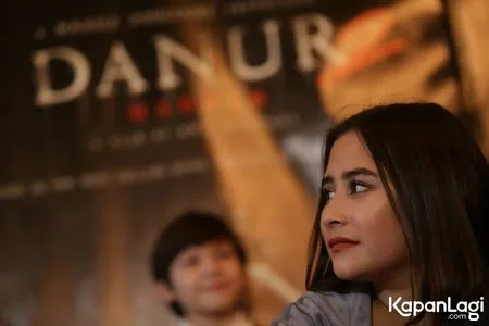 Foto Prilly Latuconsina