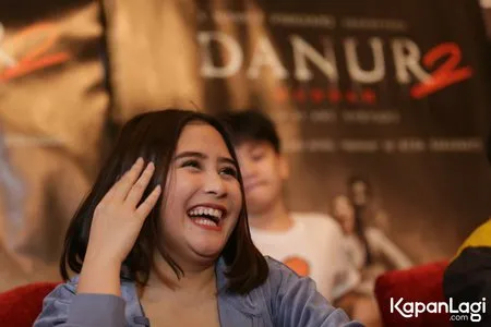 Foto Prilly Latuconsina