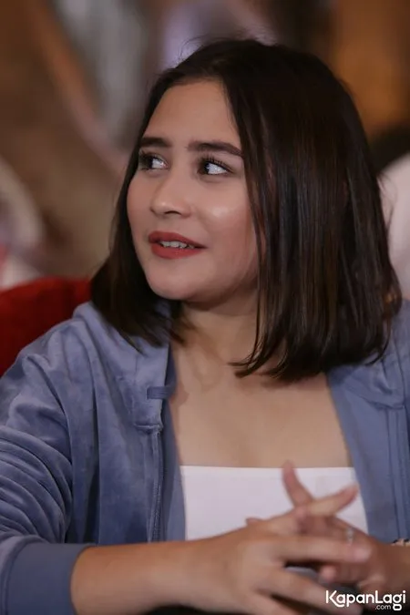 Foto Prilly Latuconsina