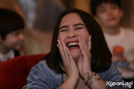 Foto Prilly Latuconsina