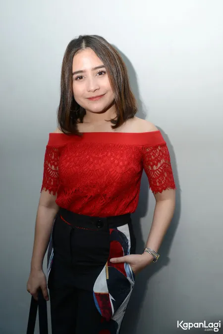 Foto Prilly Latuconsina