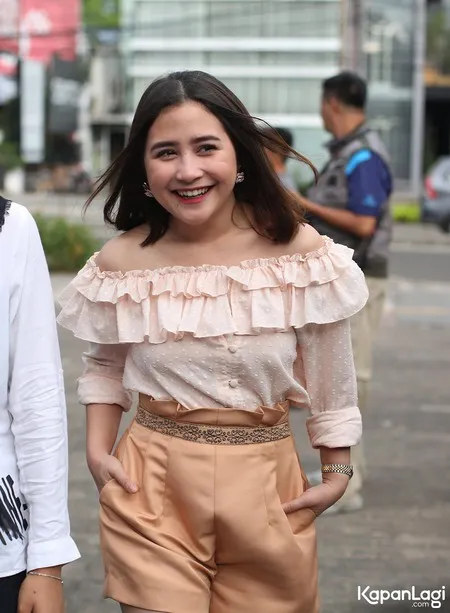 Foto Prilly Latuconsina