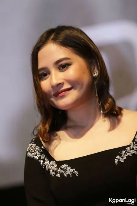 Foto Prilly Latuconsina