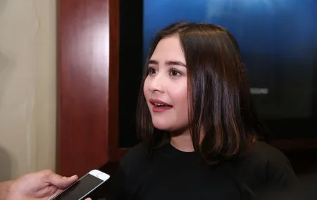 Foto Prilly Latuconsina