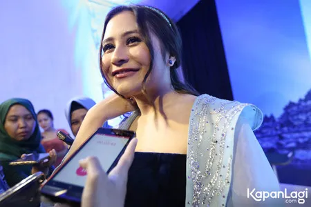 Foto Prilly Latuconsina