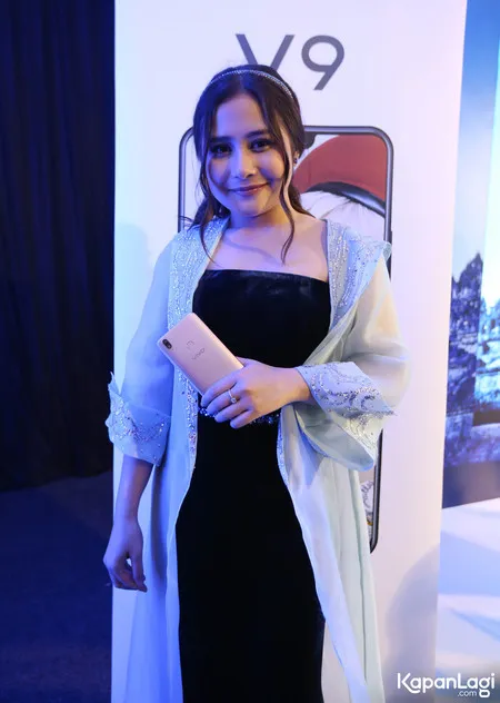 Foto Prilly Latuconsina