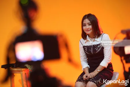 Foto Prilly Latuconsina