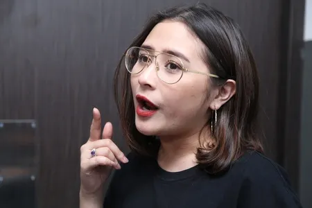 Foto Prilly Latuconsina