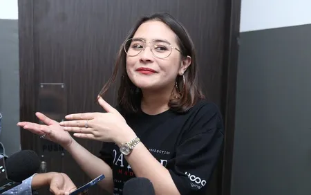 Foto Prilly Latuconsina