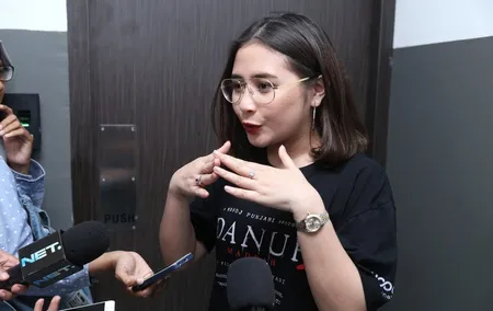 Foto Prilly Latuconsina