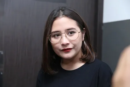 Foto Prilly Latuconsina