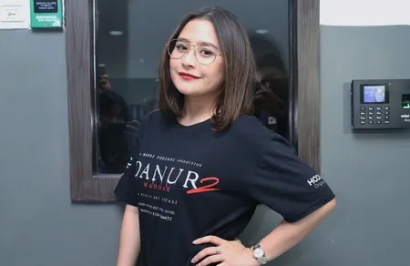 Foto Prilly Latuconsina