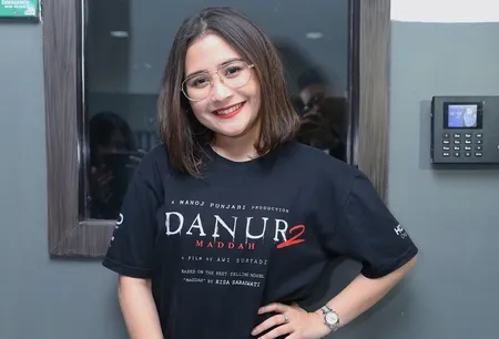 Foto Prilly Latuconsina