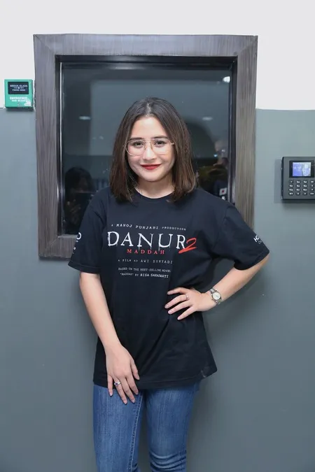 Foto Prilly Latuconsina