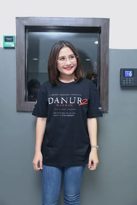 Foto Prilly Latuconsina