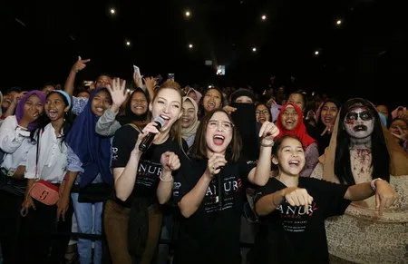 Foto Prilly Latuconsina