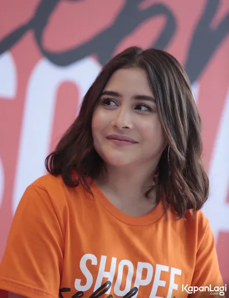 Foto Prilly Latuconsina