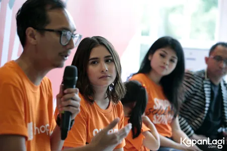 Foto Prilly Latuconsina