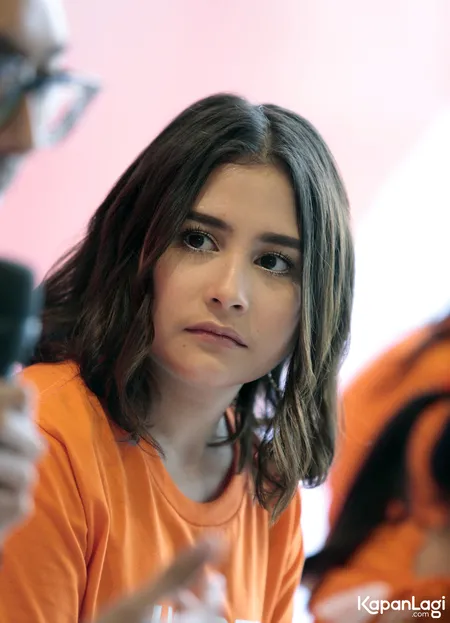 Foto Prilly Latuconsina