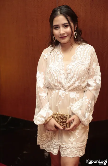 Foto Prilly Latuconsina