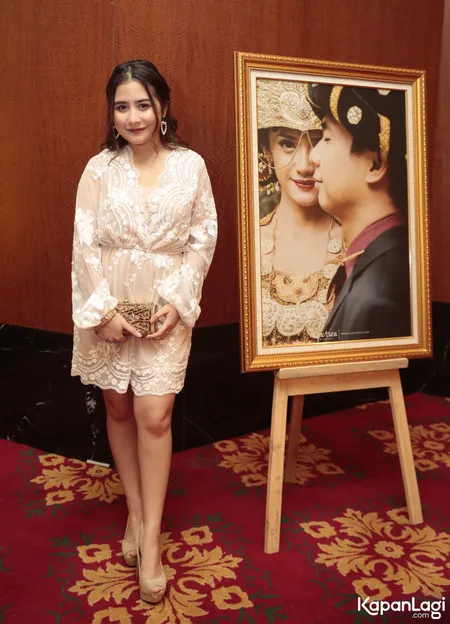 Foto Prilly Latuconsina
