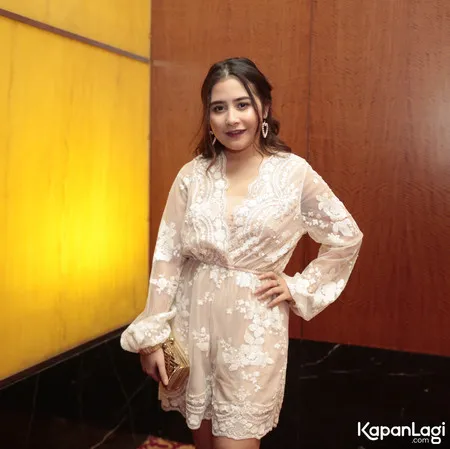 Foto Prilly Latuconsina